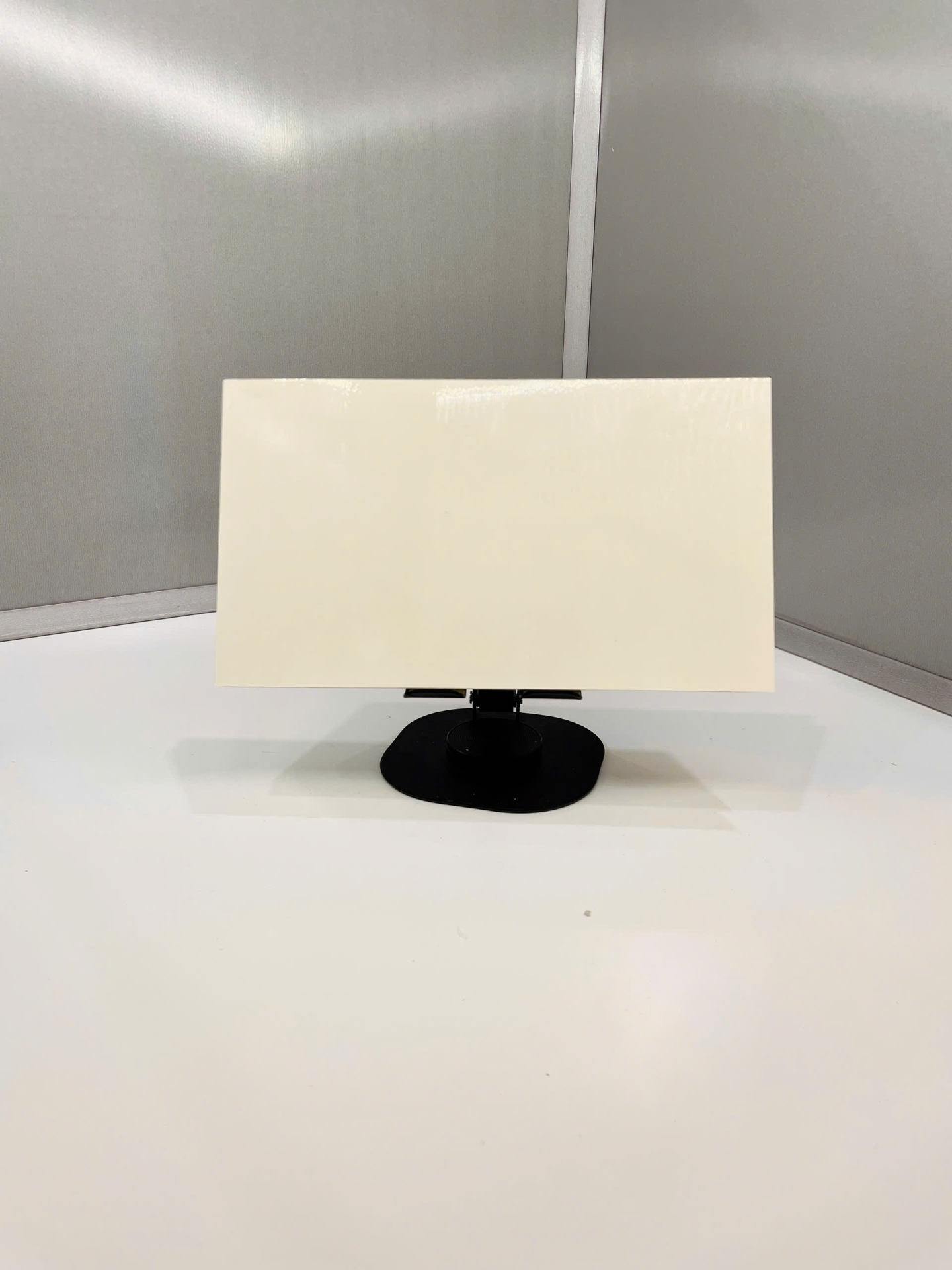 Thiết kế và sản xuất sản phẩm nội thất bằng tấm nhựa rỗng ECO