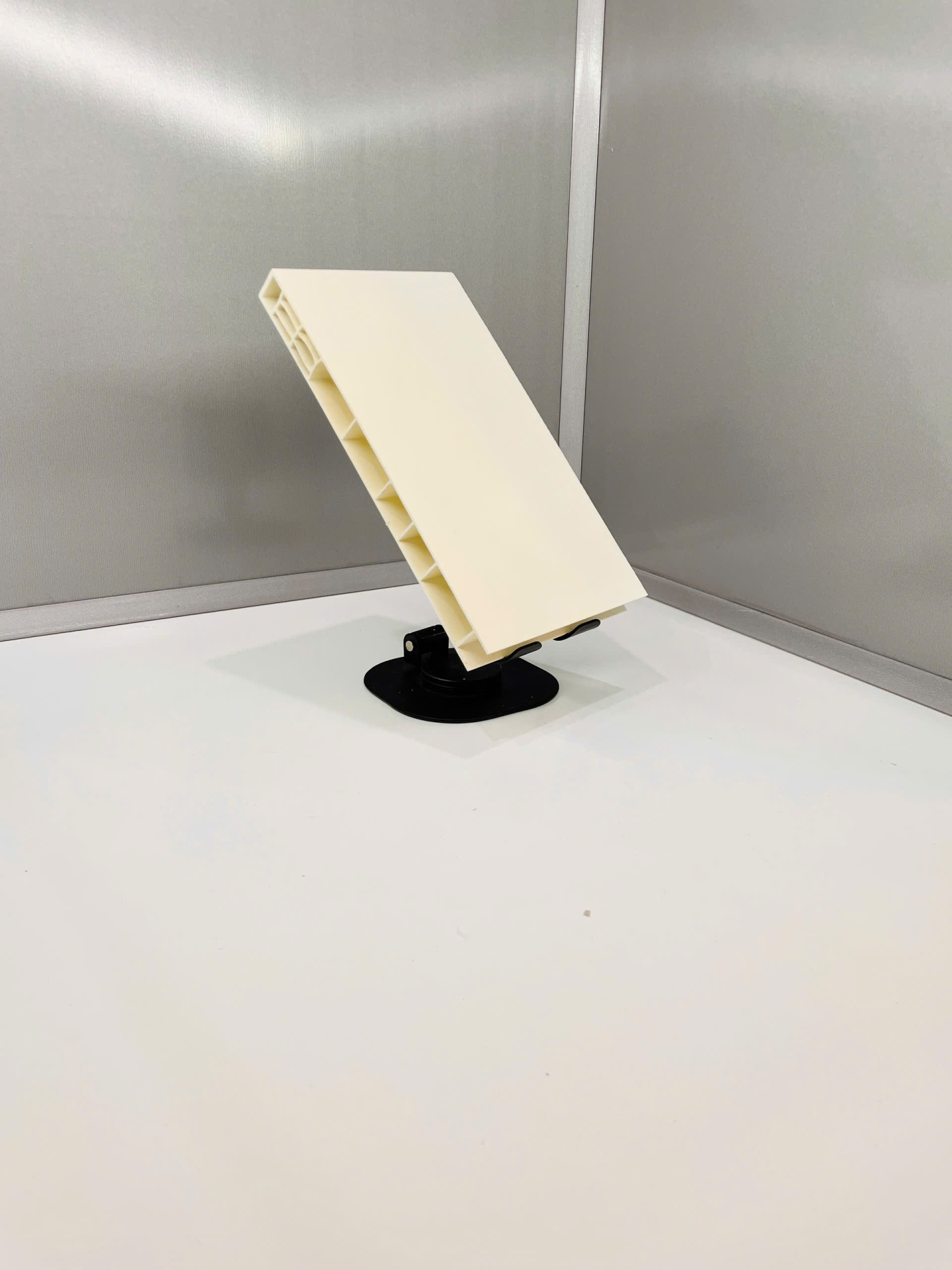 Thiết kế và sản xuất sản phẩm nội thất bằng tấm nhựa rỗng ECO