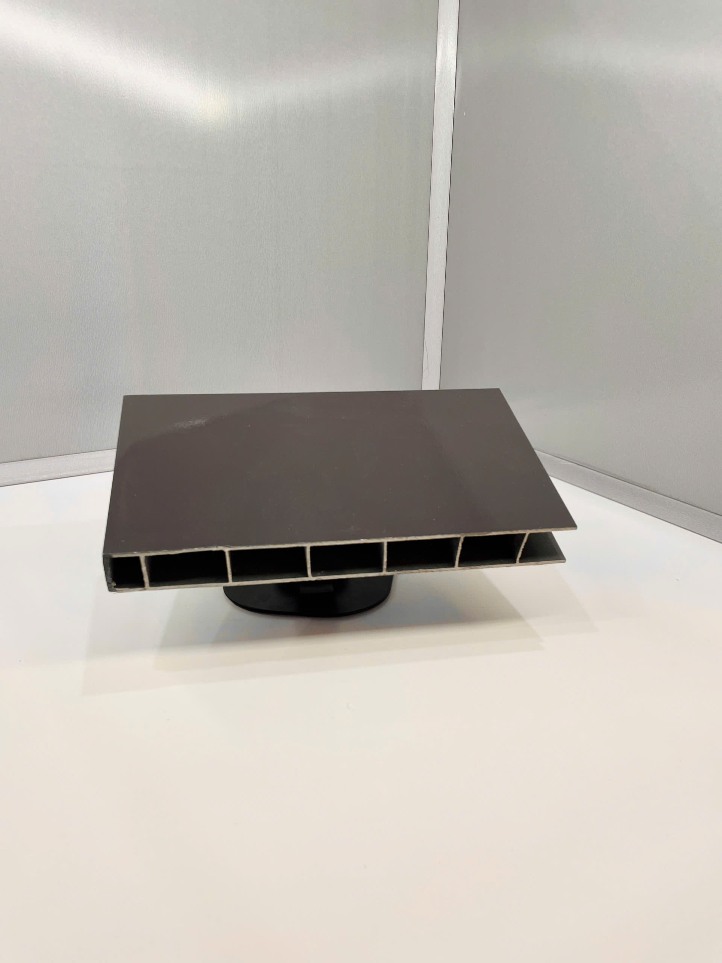 Thiết kế và sản xuất sản phẩm nội thất bằng tấm nhựa rỗng ECO