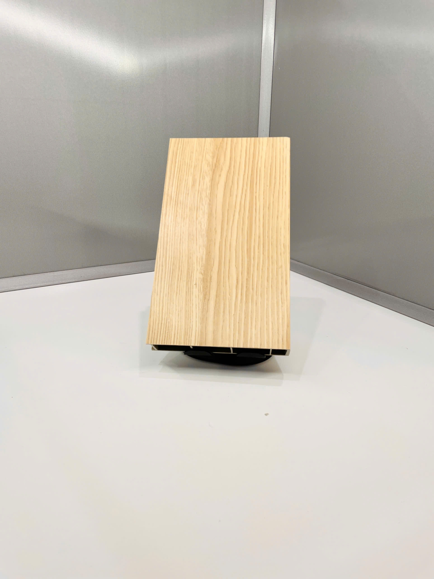 Thiết kế và sản xuất sản phẩm nội thất bằng tấm nhựa rỗng ECO