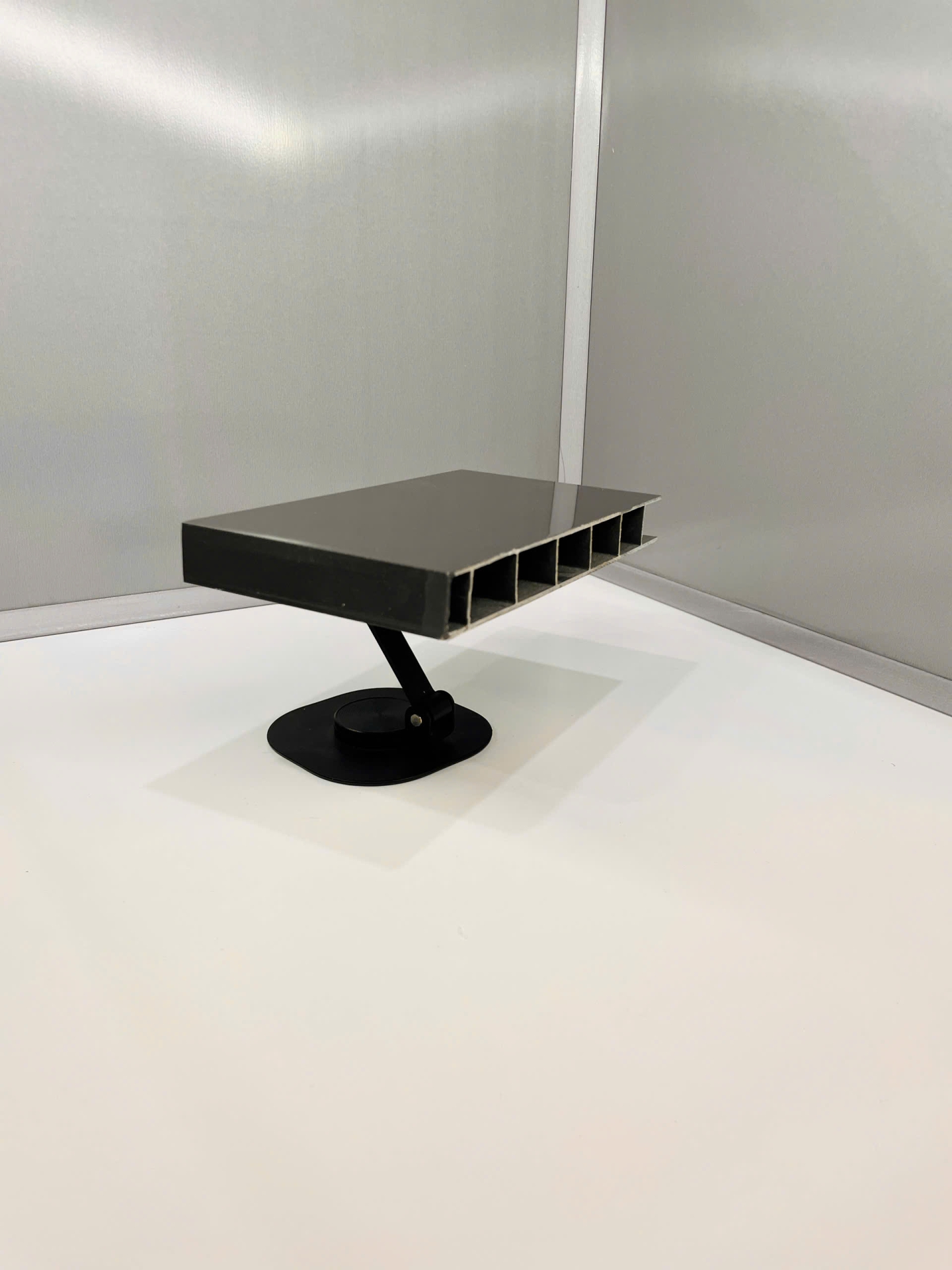 Thiết kế và sản xuất sản phẩm nội thất bằng tấm nhựa rỗng ECO