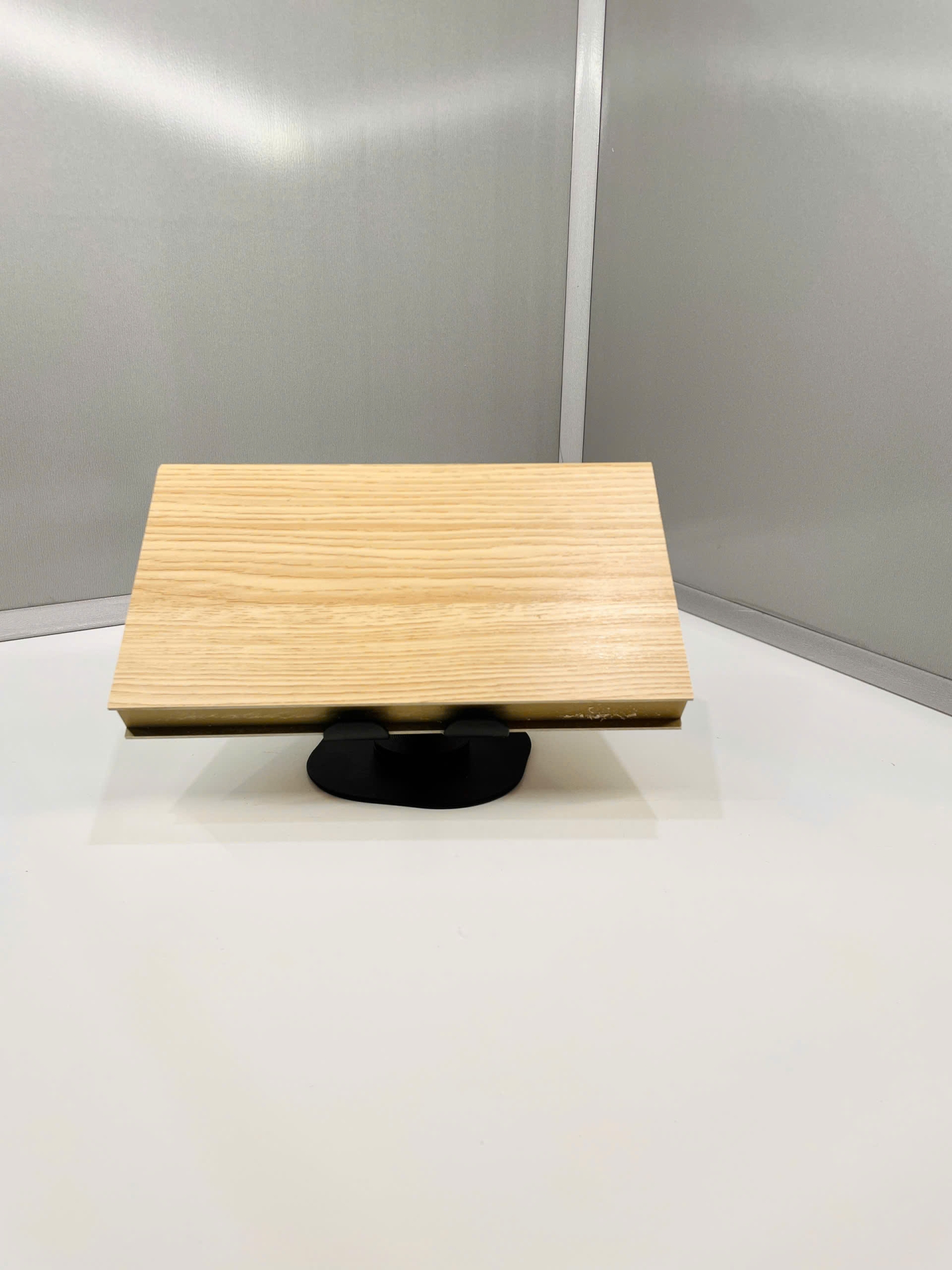 Thiết kế và sản xuất sản phẩm nội thất bằng tấm nhựa rỗng ECO