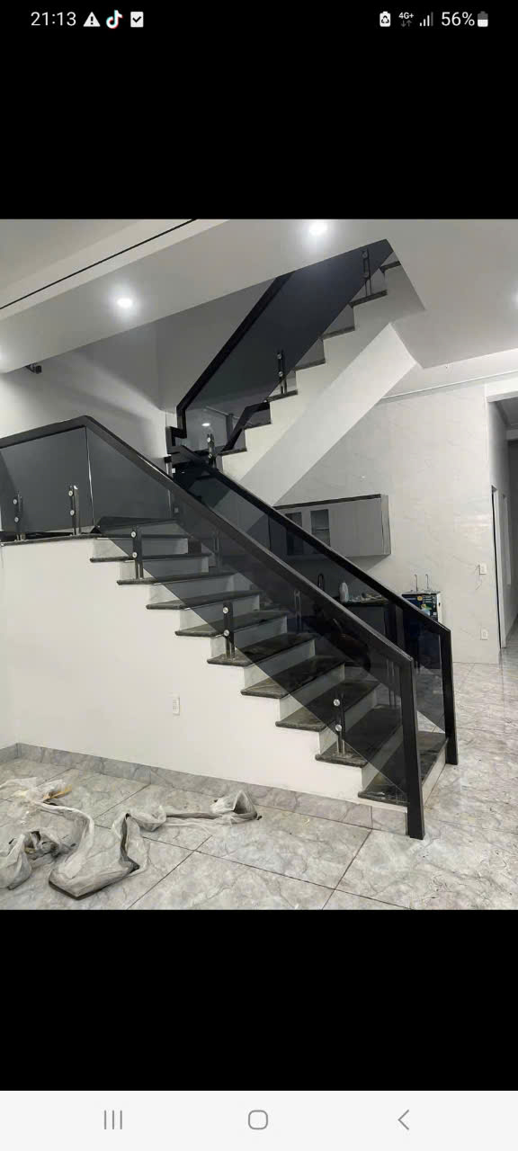 Thi công cầu thang kính ( mẫu 2 )