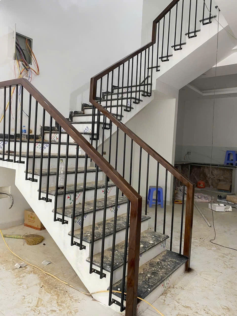 Thi công cầu thang kính ( mẫu 2 )