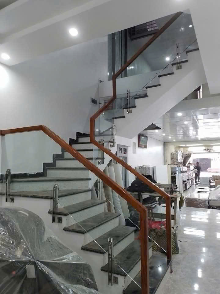 Thi công cầu thang kính ( mẫu 2 )