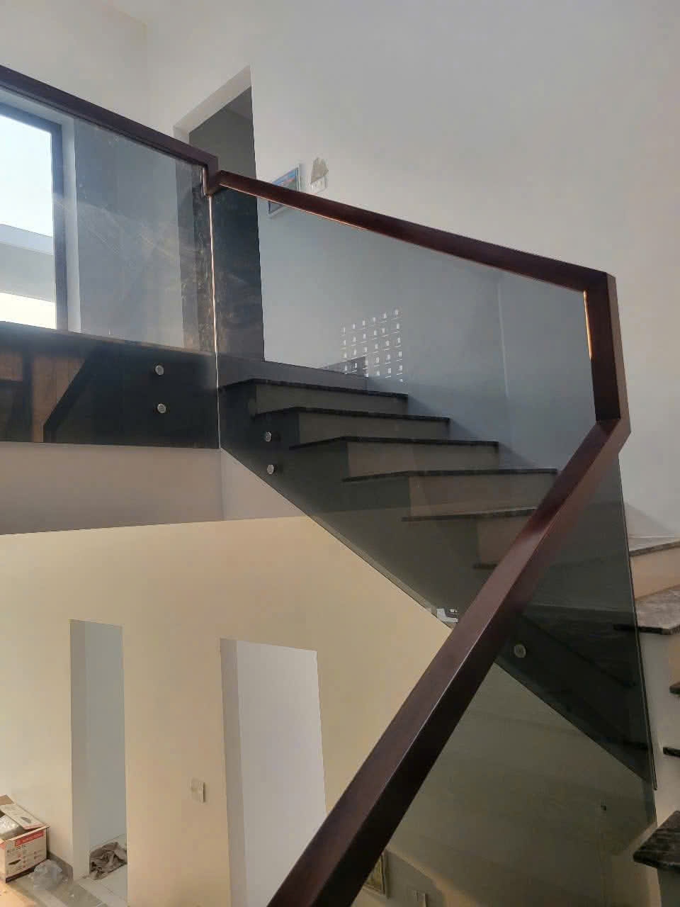 Thi công cầu thang kính ( mẫu 2 )