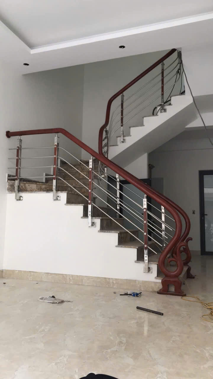 Thi công cầu thang lan can gỗ