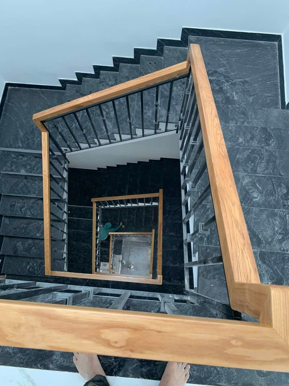 Thi công cầu thang lan can gỗ