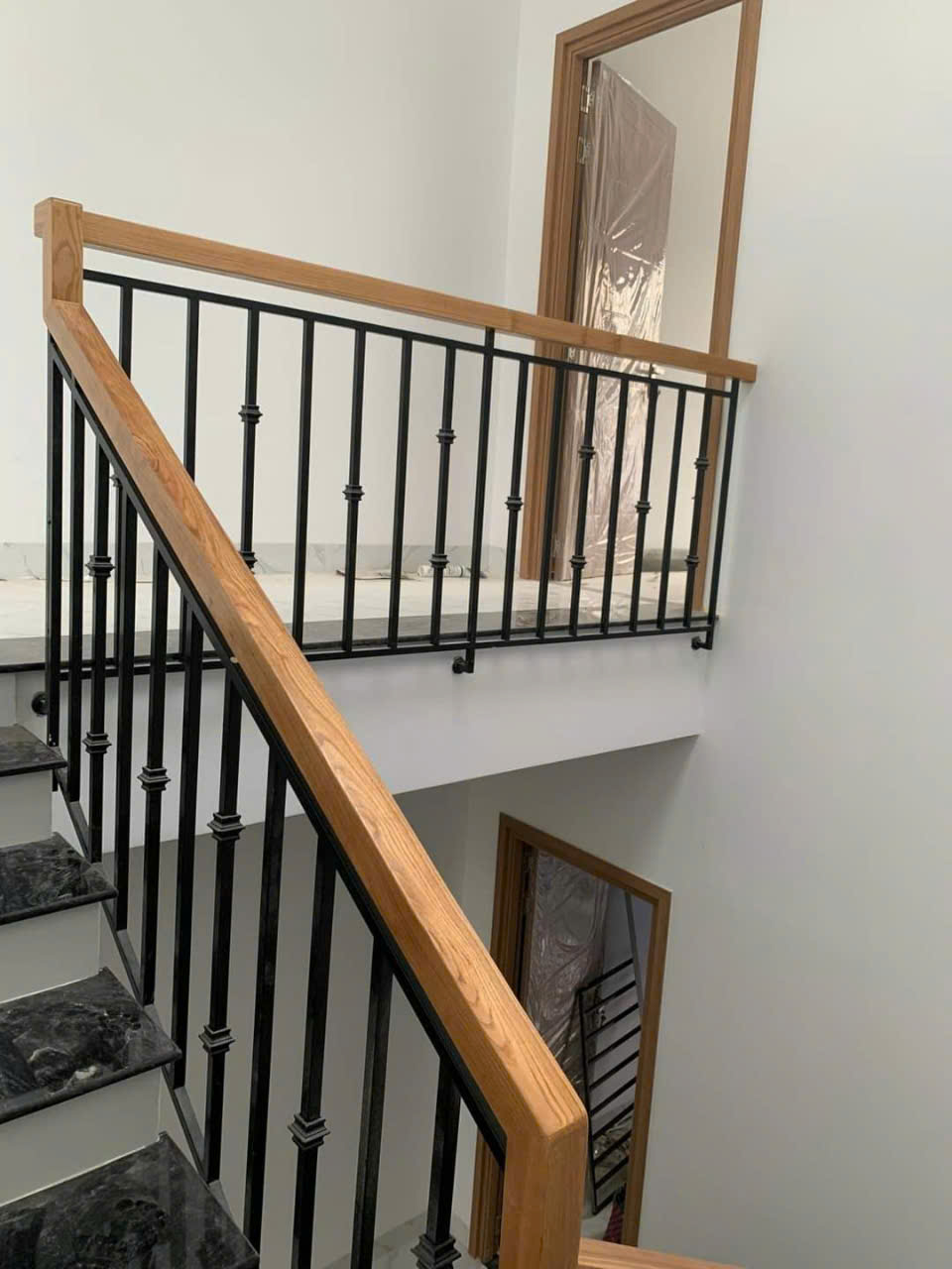 Thi công cầu thang lan can gỗ