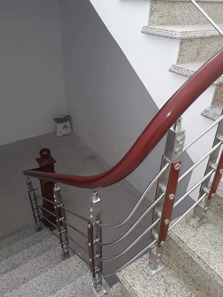 Thi công cầu thang lan can gỗ ( sắt) ( mẫu đẹp)