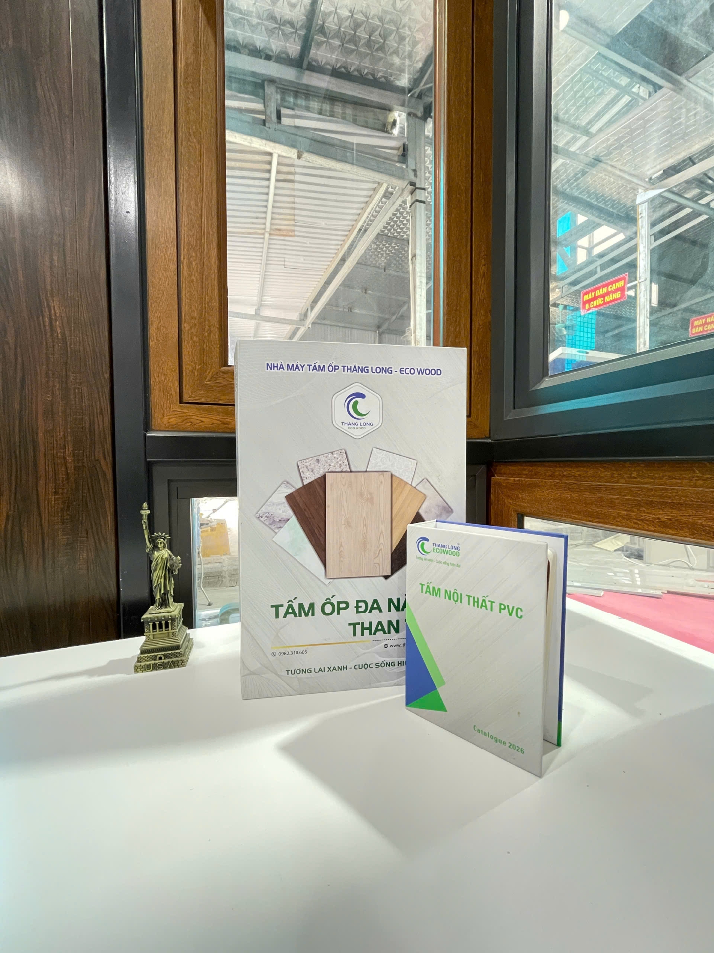 Tấm than tre thi công nội thất