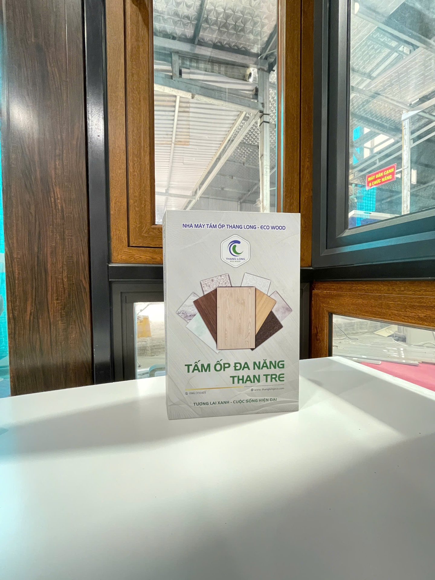 Tấm than tre thi công nội thất