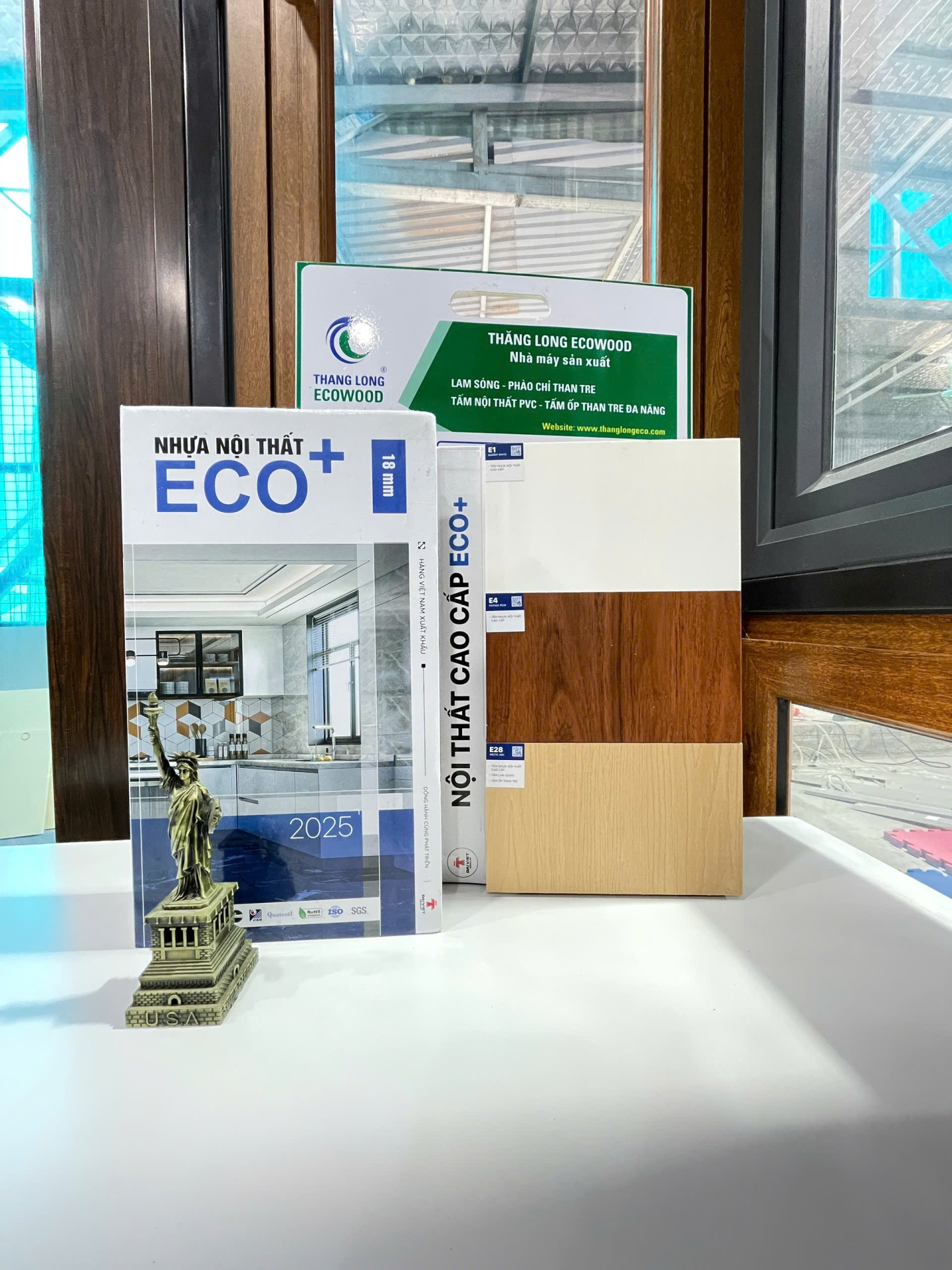 Nhựa rỗng thi công nội thất