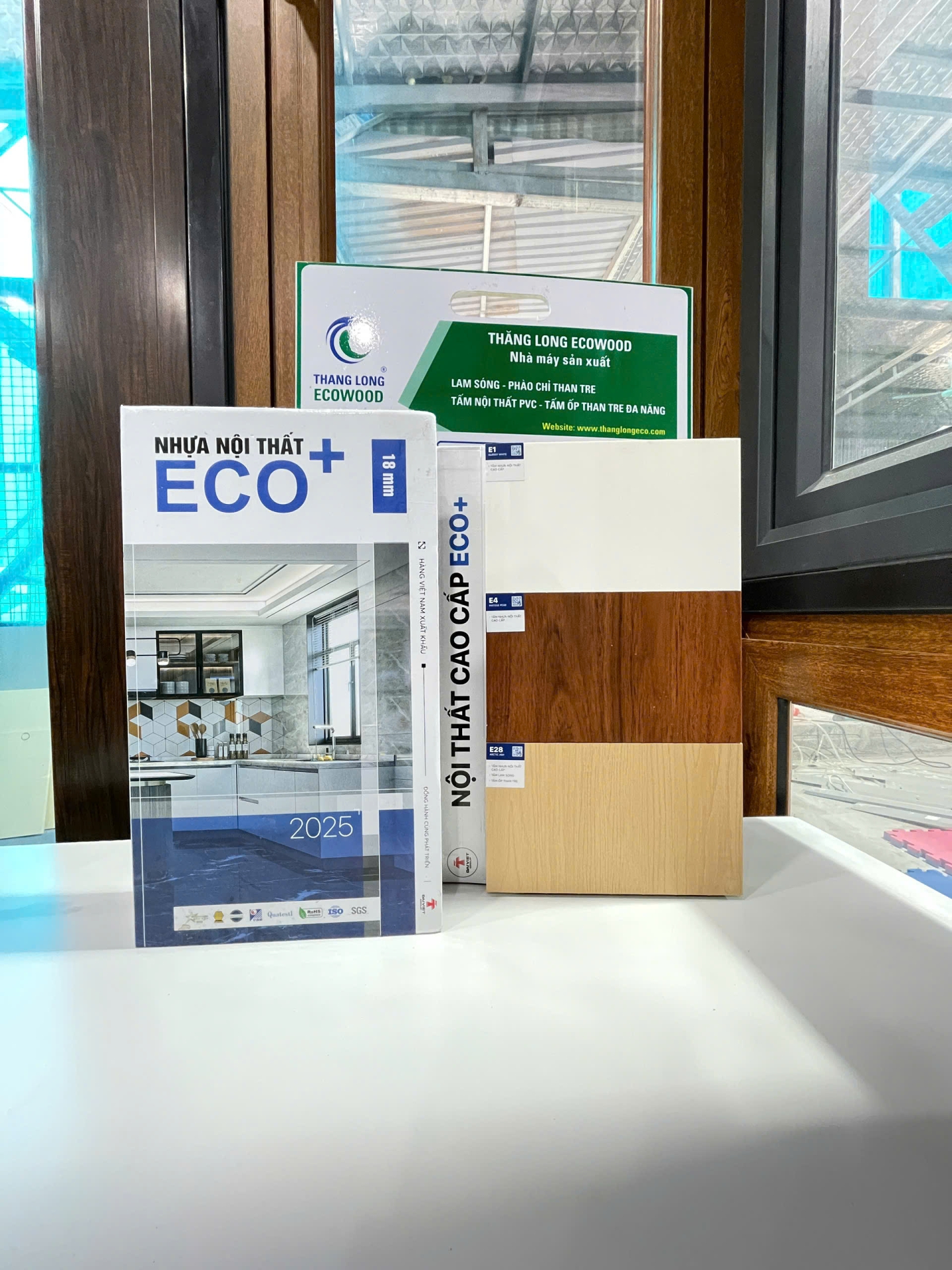 Tấm than tre thi công nội thất