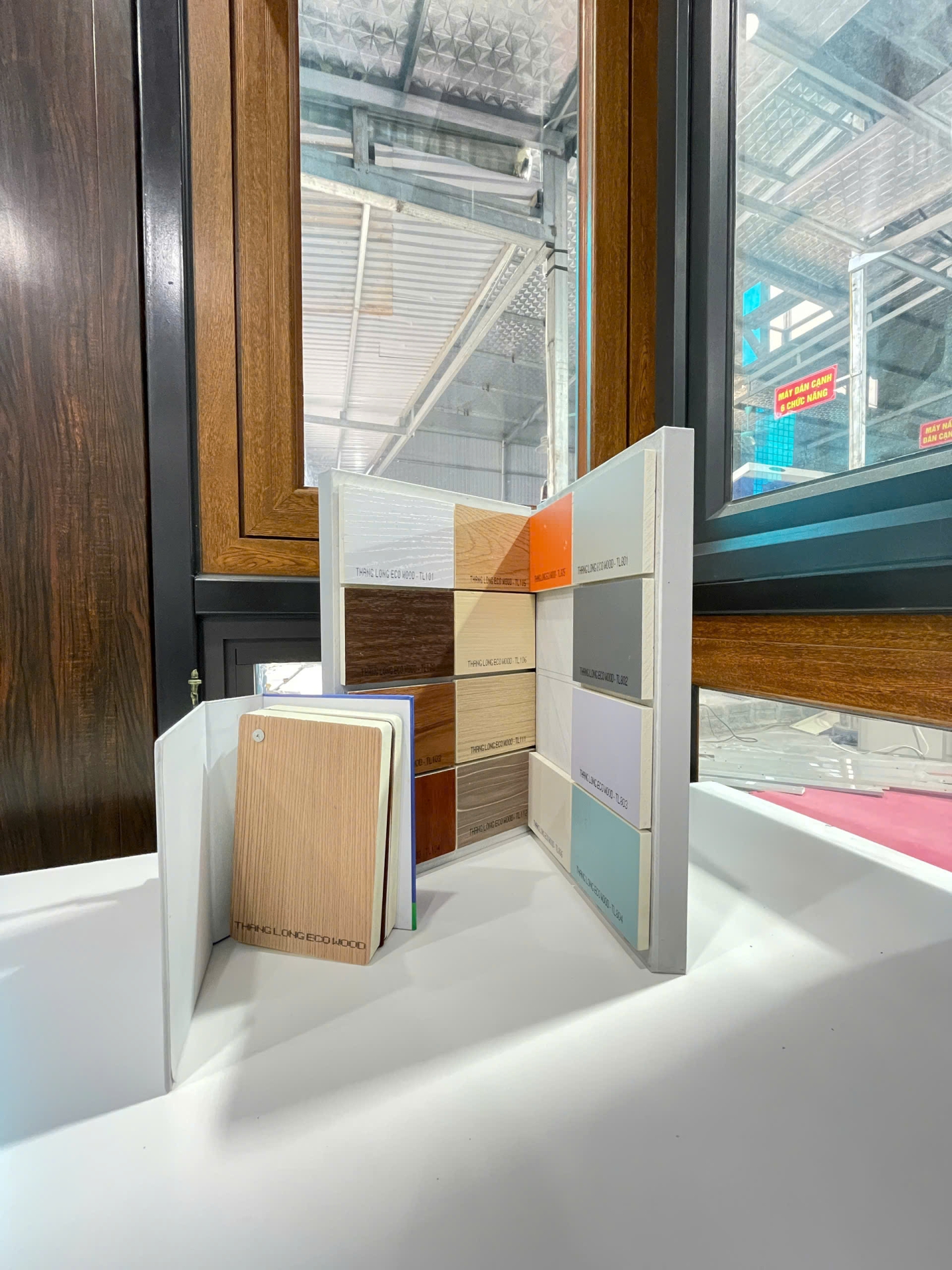 Tấm than tre thi công nội thất