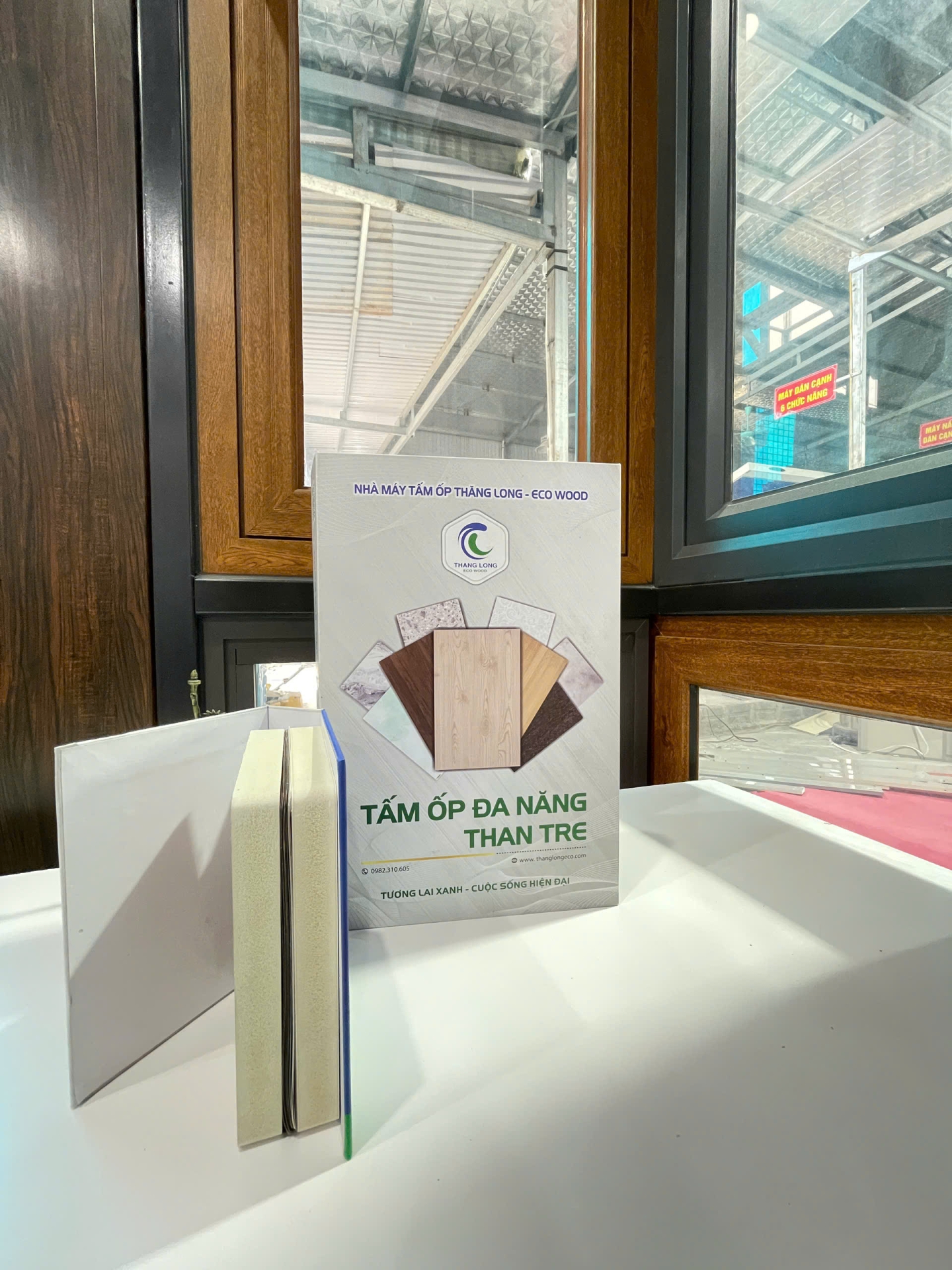 Tấm than tre thi công nội thất