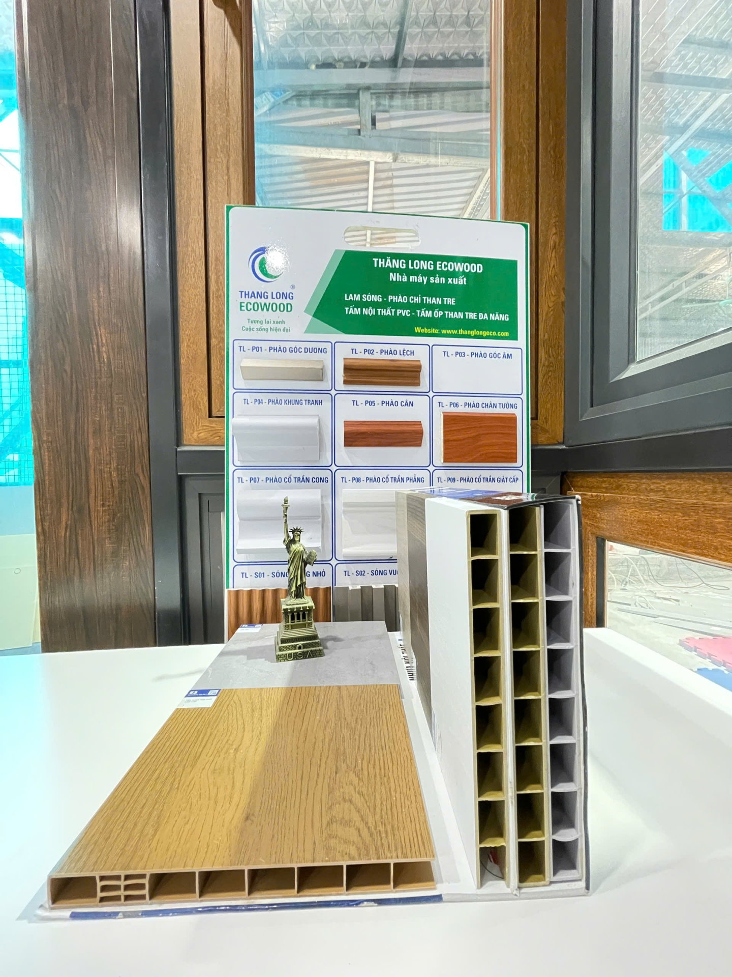 Nhựa rỗng thi công nội thất